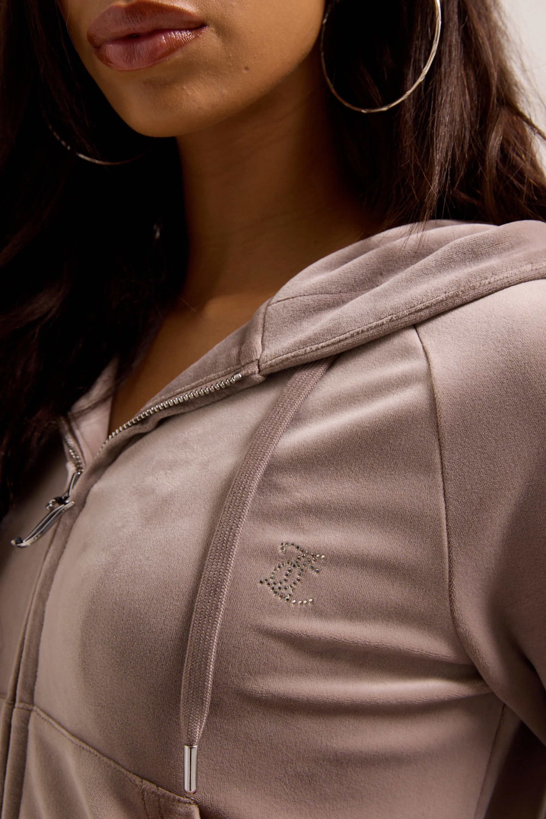Felpa in velluto Madison con logo Juicy in strass tono su tono colore Beige - Image 5