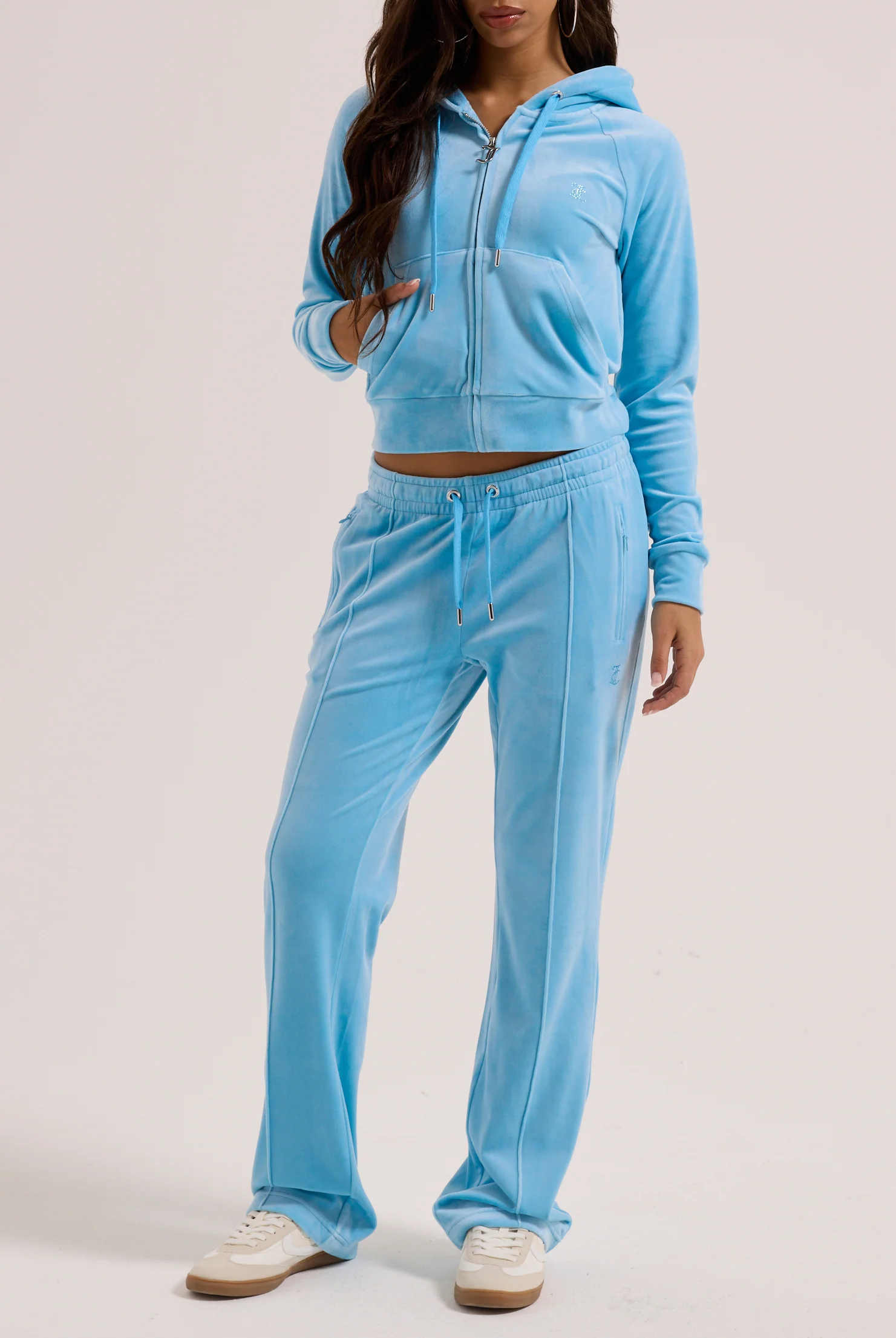 Felpa in velluto Madison con logo Juicy in strass tono su tono colore Celeste - Image 3