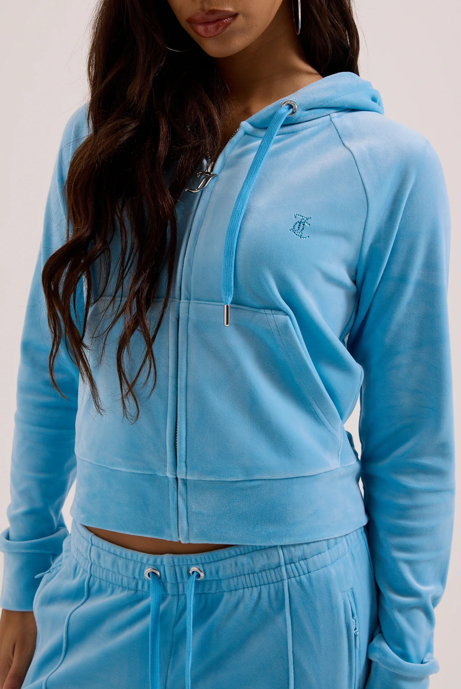 Felpa in velluto Madison con logo Juicy in strass tono su tono colore Celeste - Image 4