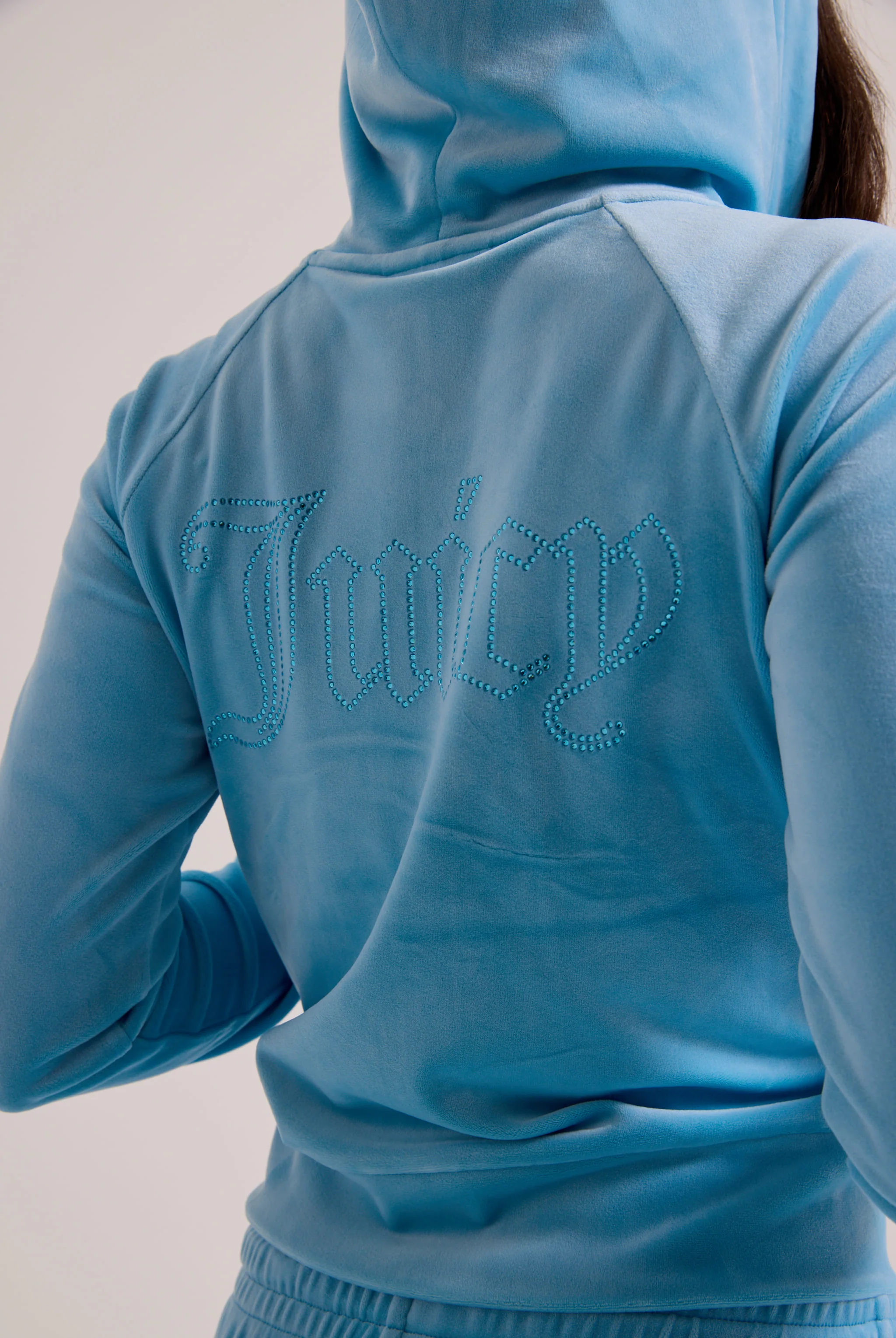 Felpa in velluto Madison con logo Juicy in strass tono su tono colore Celeste - Image 7