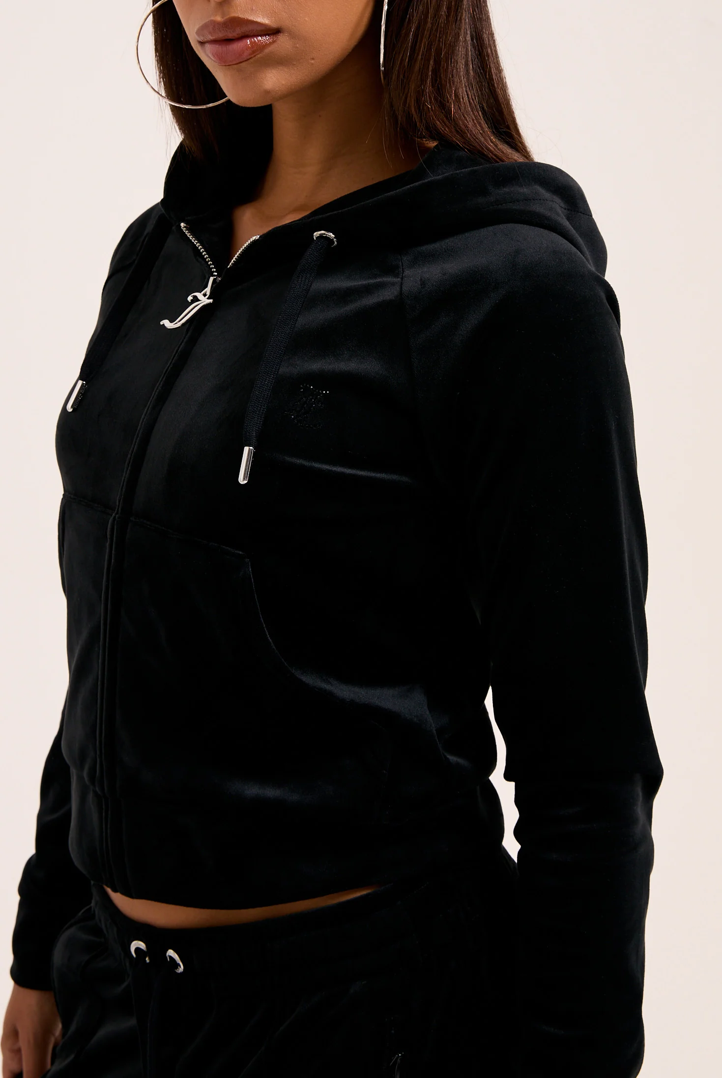 Felpa in velluto Madison con logo Juicy in strass tono su tono colore Nero - Image 4