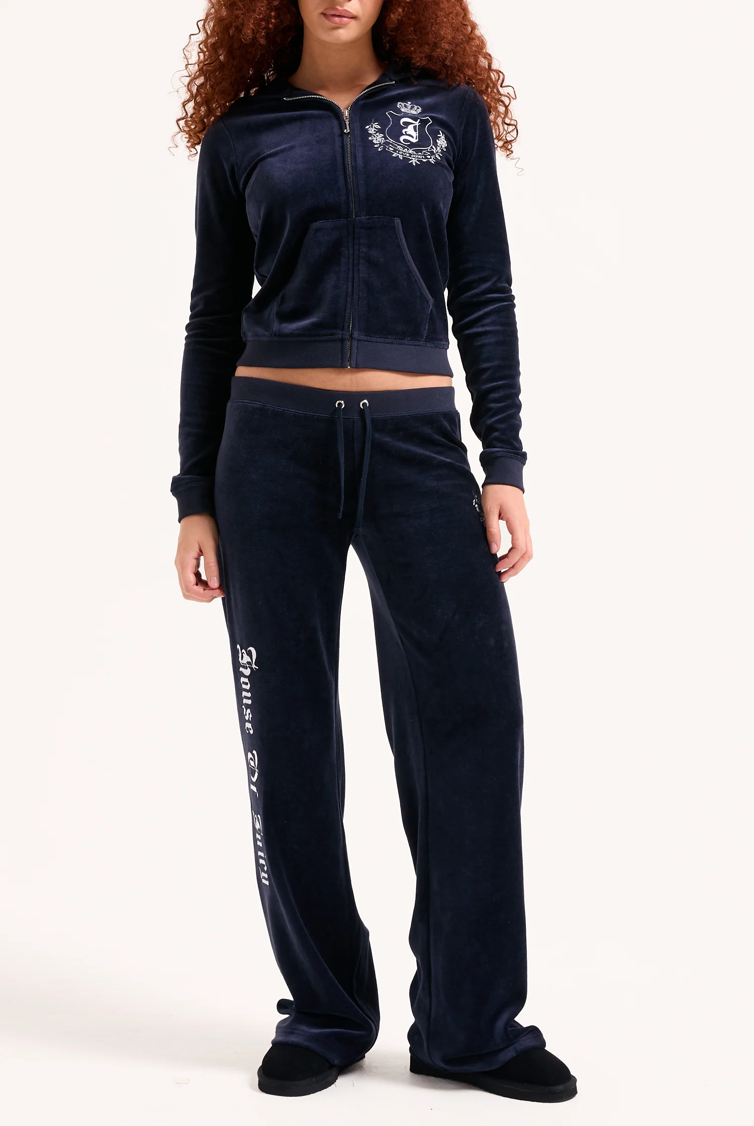 Felpa in velour di bamboo con ricamo House of Juicy Blu Scura - Image 5