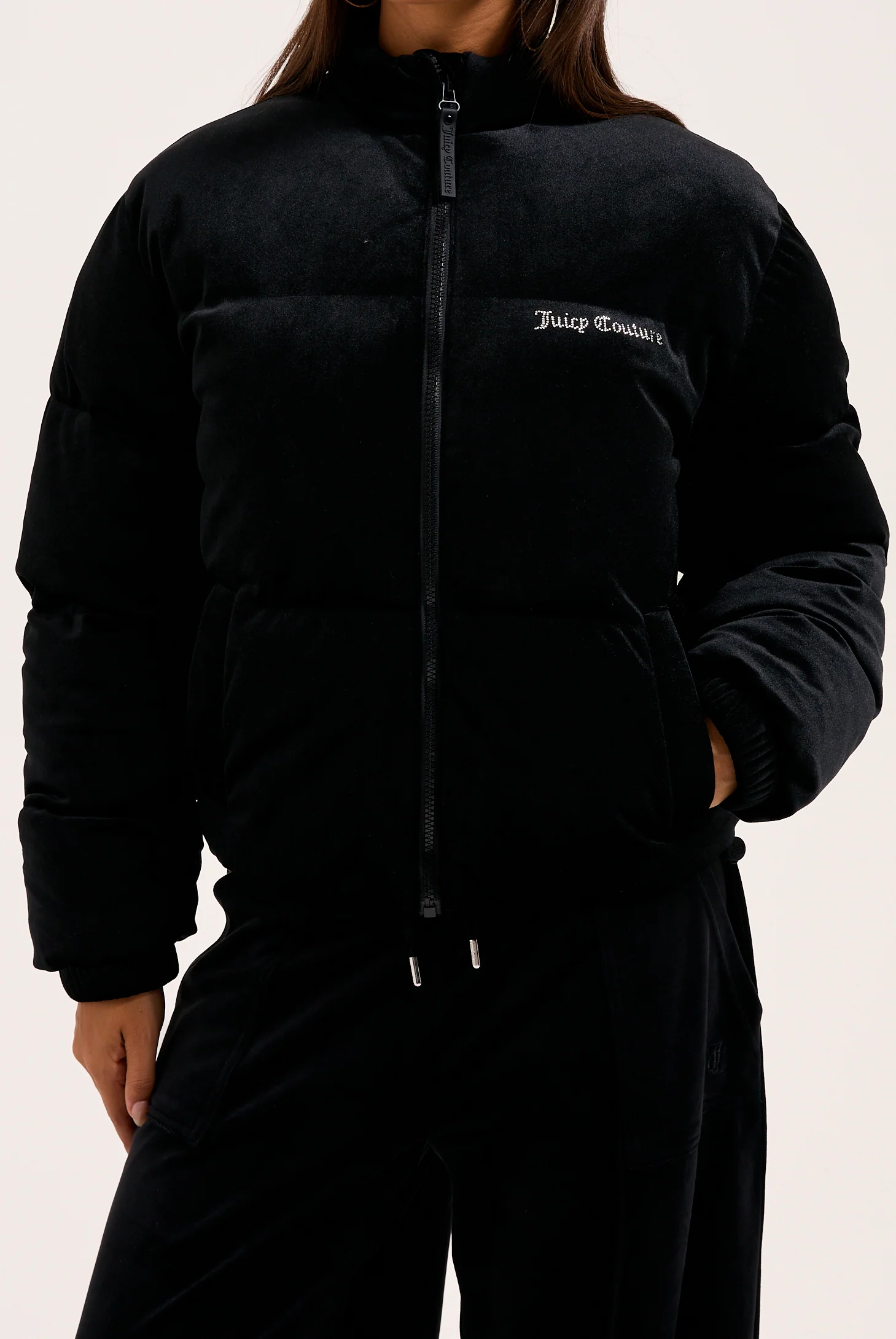 Giacca imbottita in velour con logo Juicy in diamanti Nero - Image 3
