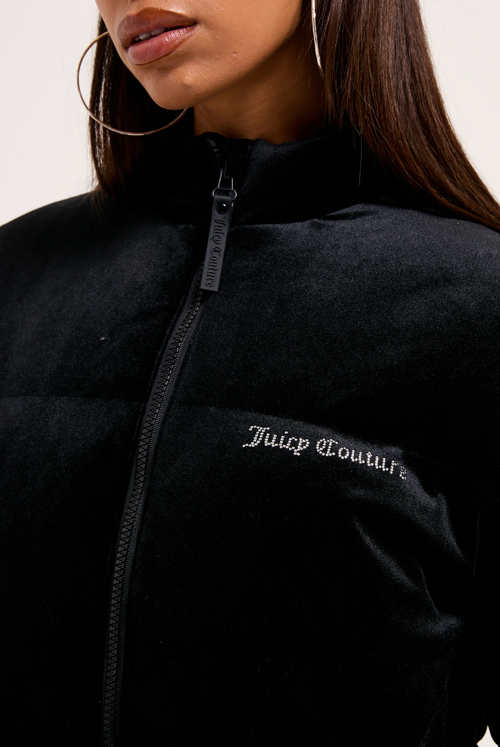 Giacca imbottita in velour con logo Juicy in diamanti Nero - Image 4