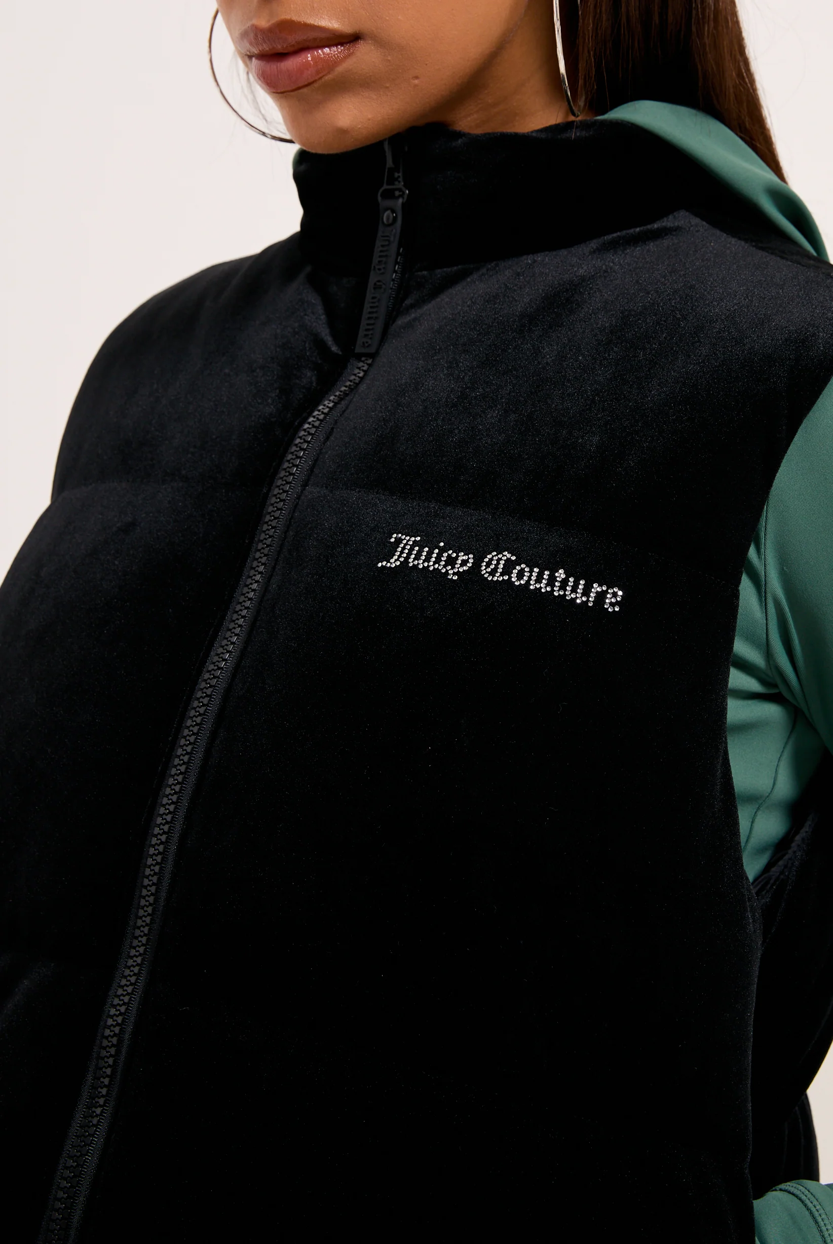 Gilet crop in velour con logo Juicy in diamanti Nero - Image 5