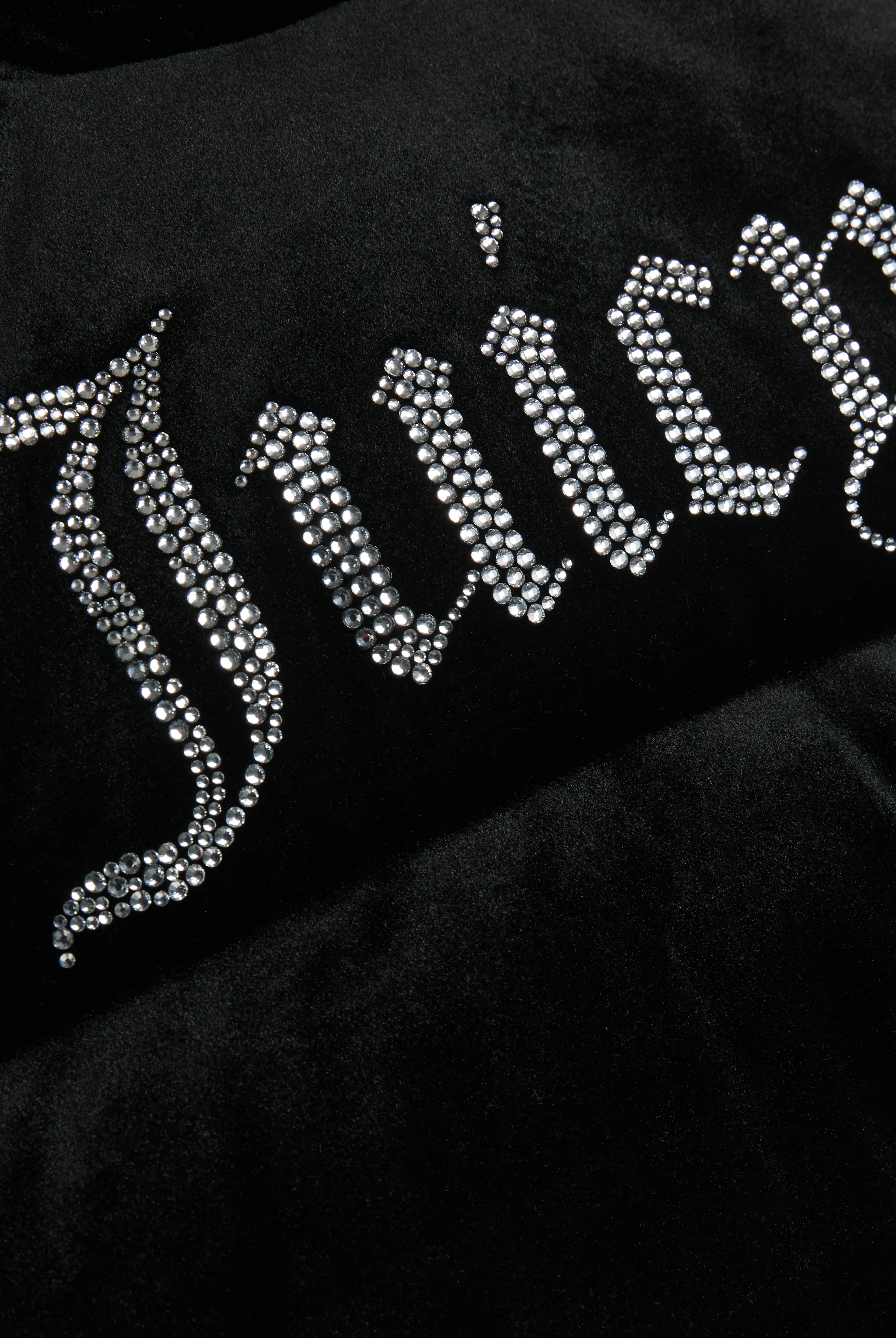Gilet crop in velour con logo Juicy in diamanti Nero - Image 6