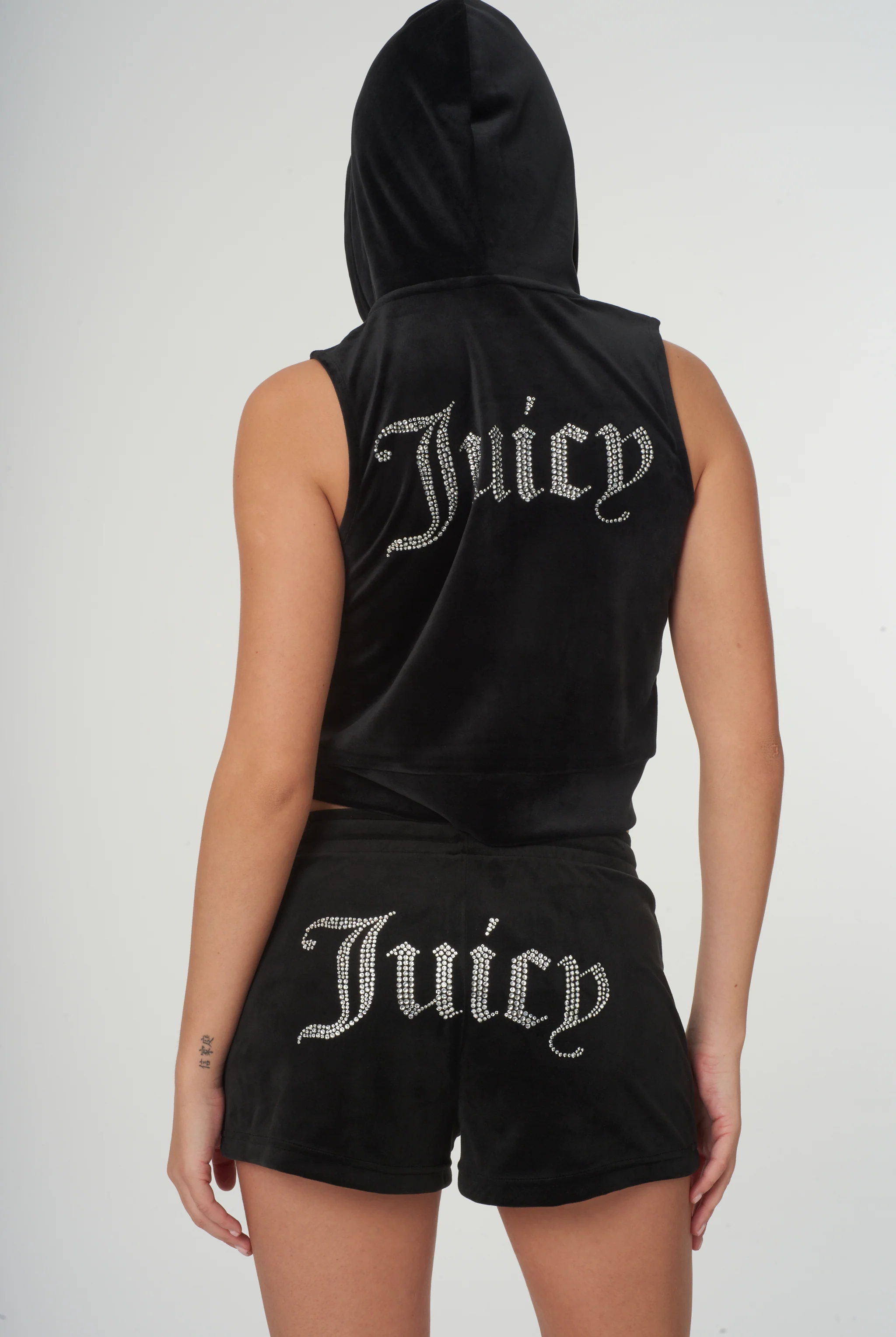 Gilet Juicy  Couture in velluto con logo in strass colore Nero - Image 2