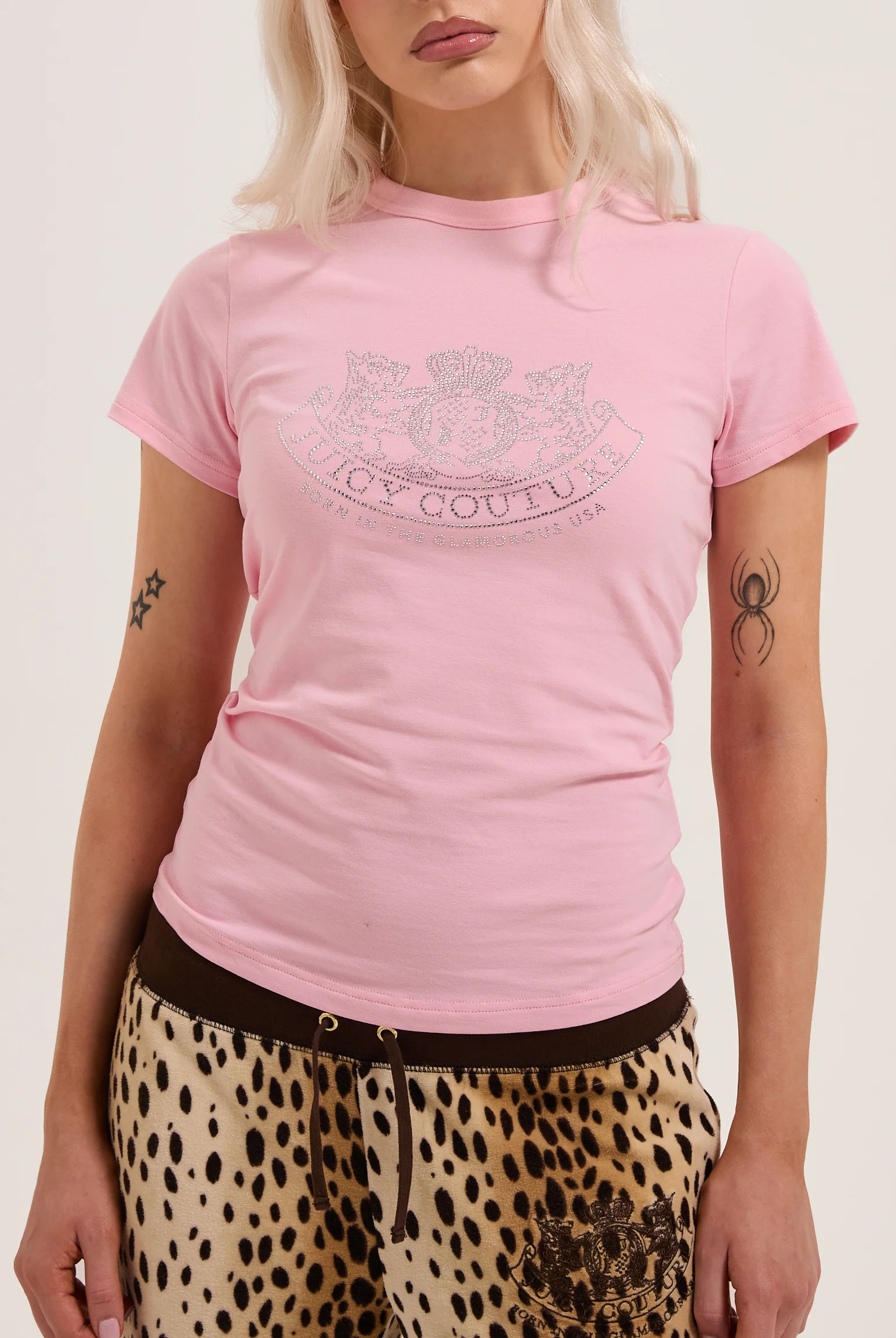 Maglietta aderente in single jersey con logo a diamante con stemma cane Rosa Cipria - Image 3