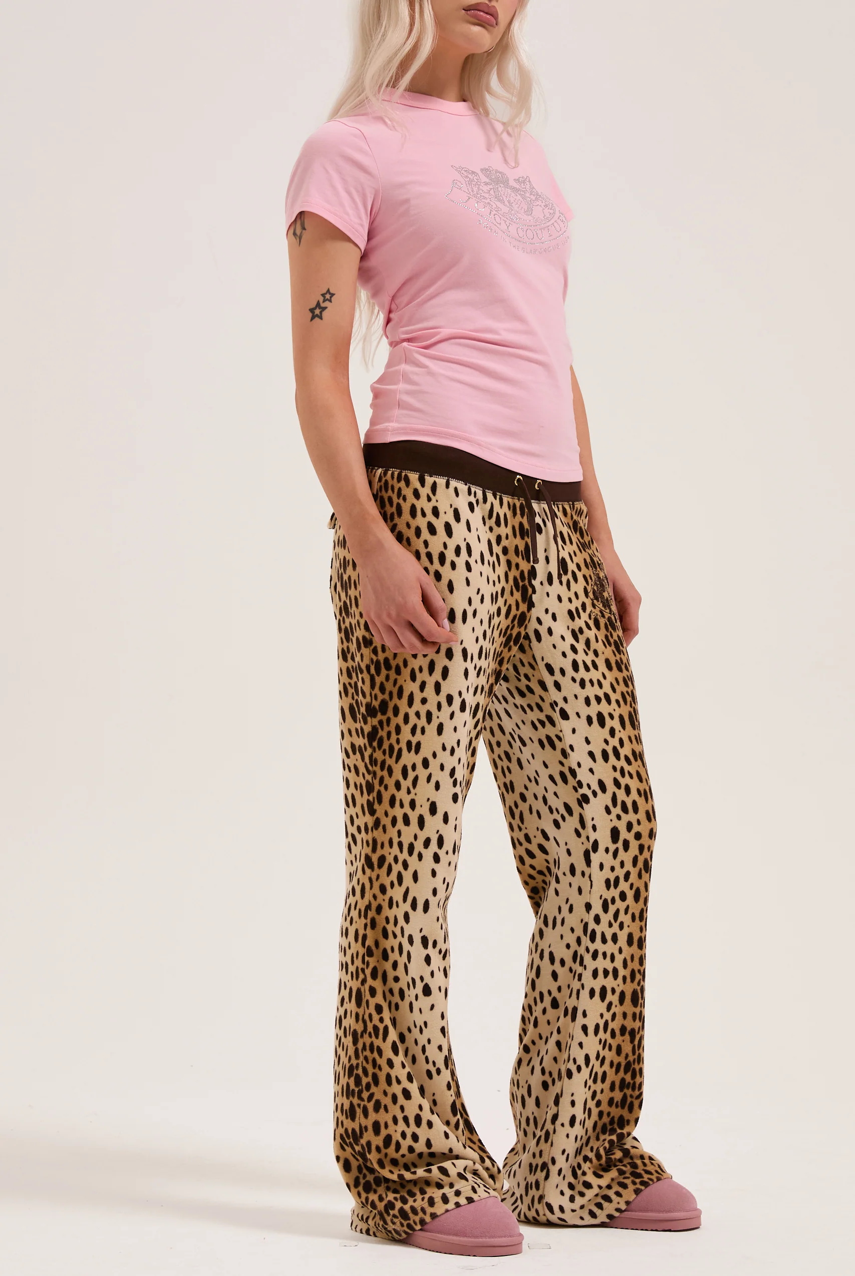 Maglietta aderente in single jersey con logo a diamante con stemma cane Rosa Cipria - Image 4