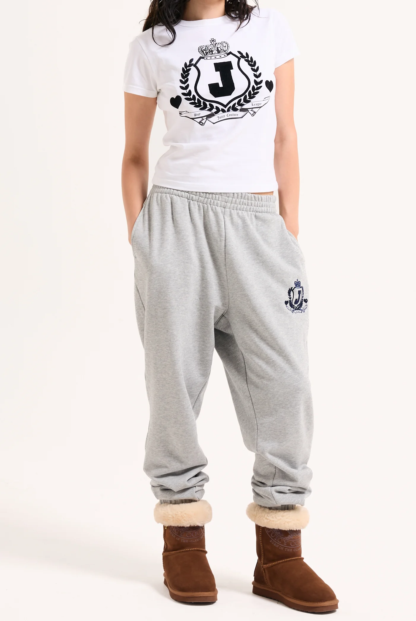 Maglietta in jersey aderente con ricamo Juicy a stemma Bianco - Image 7