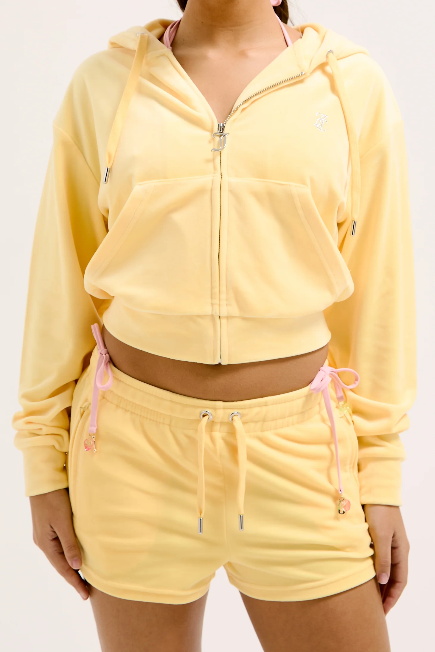 Pantaloncini Tamia Giallo limone con maxi logo strass - Image 5