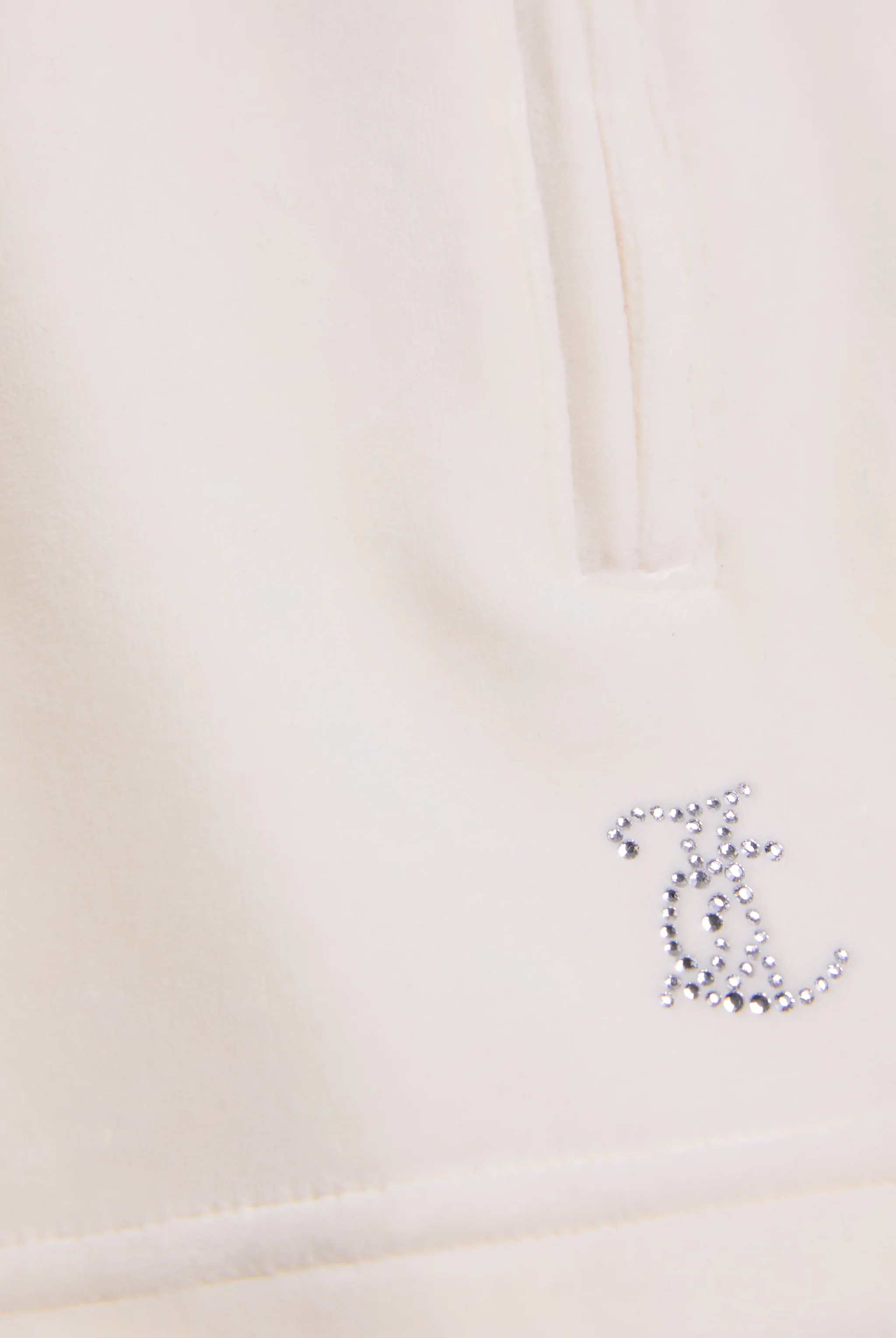 Pantaloncini Tamia in velluto classico con logo Juicy in strass tono su tono colore Panna - Image 3