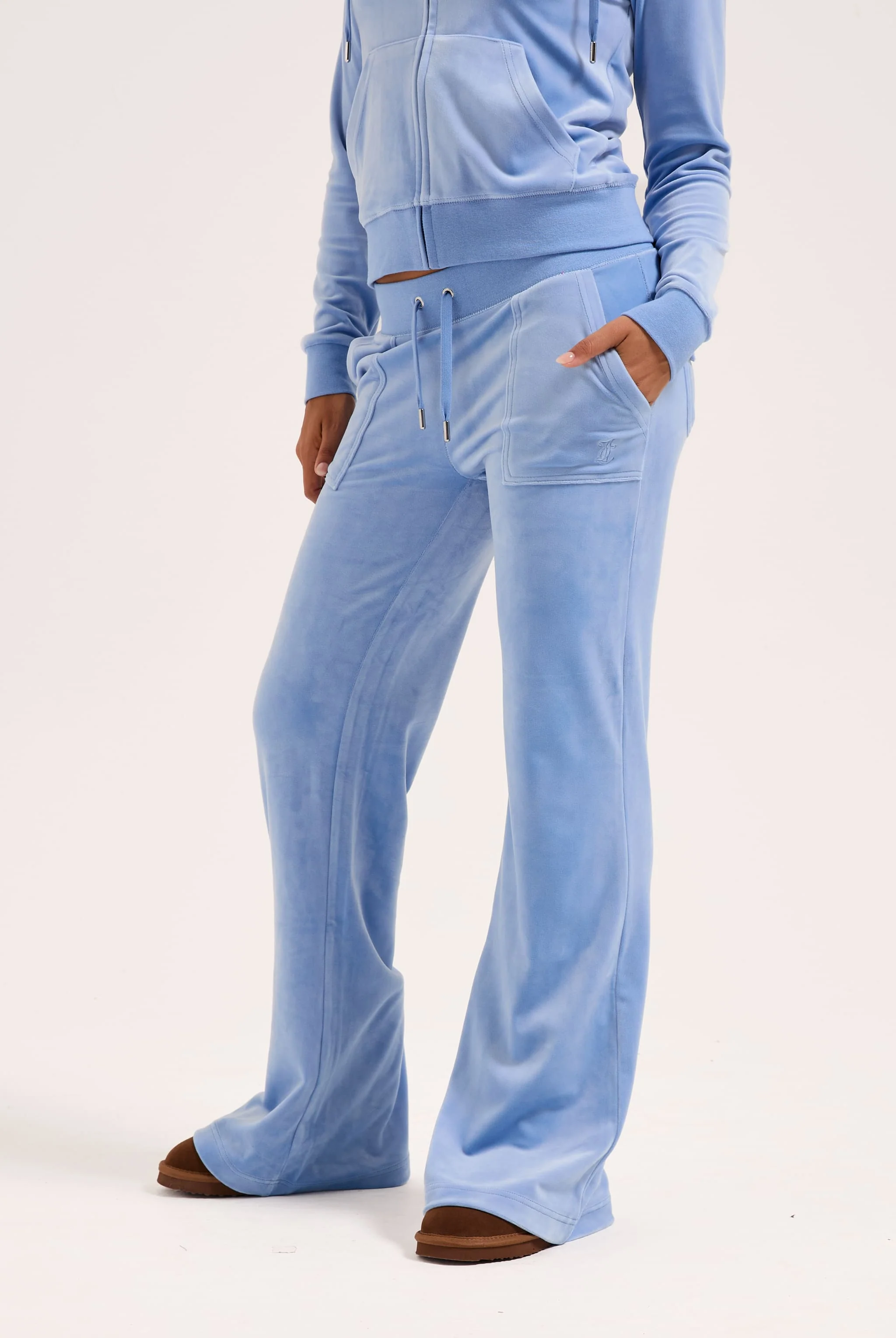 Pantalone in velluto Layla a zampa a vita bassa con tasche color azzurro - Image 4