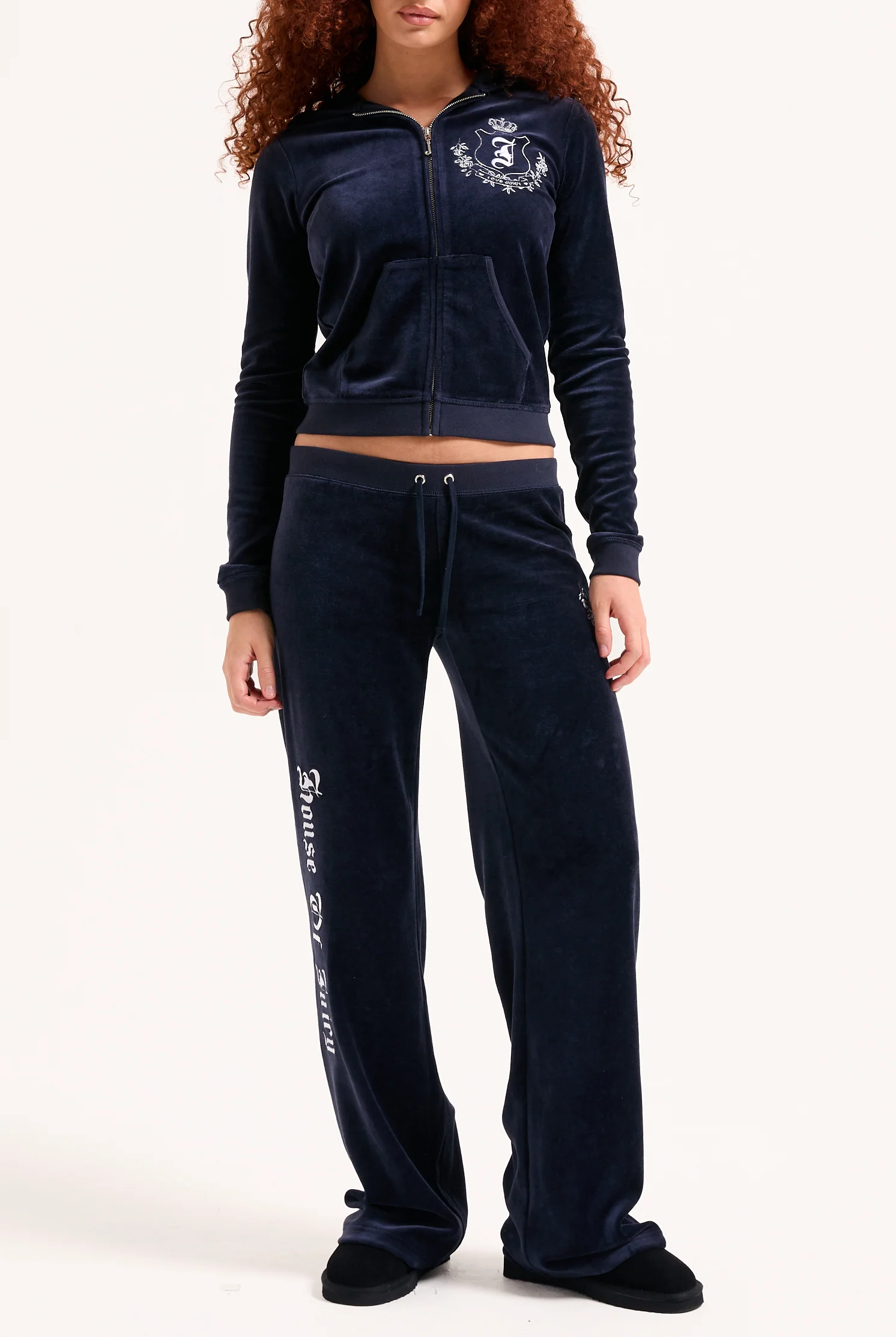 Pantalone in velour di bamboo a vita ultra bassa con ricamo House of Juicy Blu Scuro - Image 3