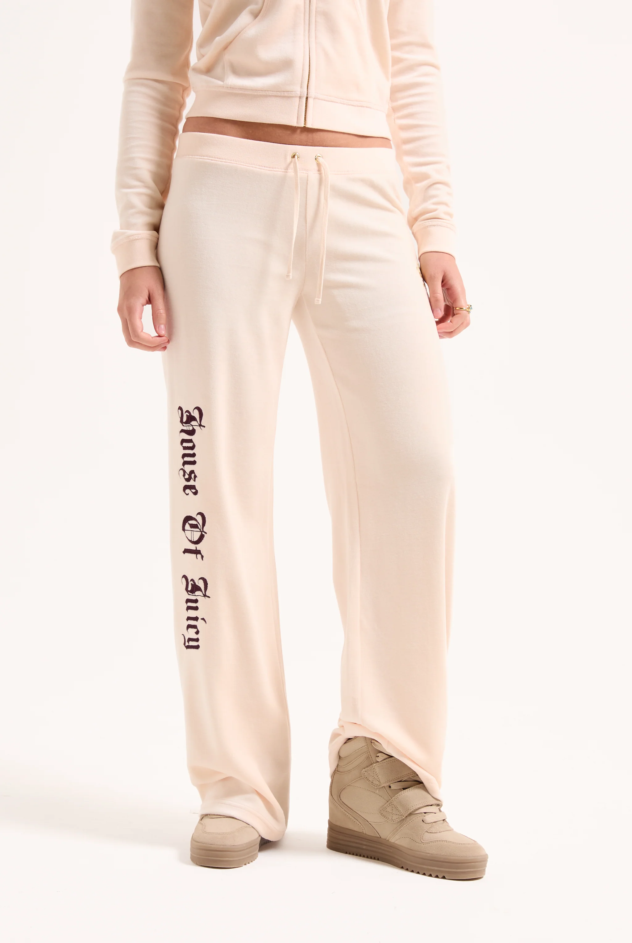 Pantalone in velour di bamboo a vita ultra bassa con ricamo House of Juicy Rosa Cipria - Image 3