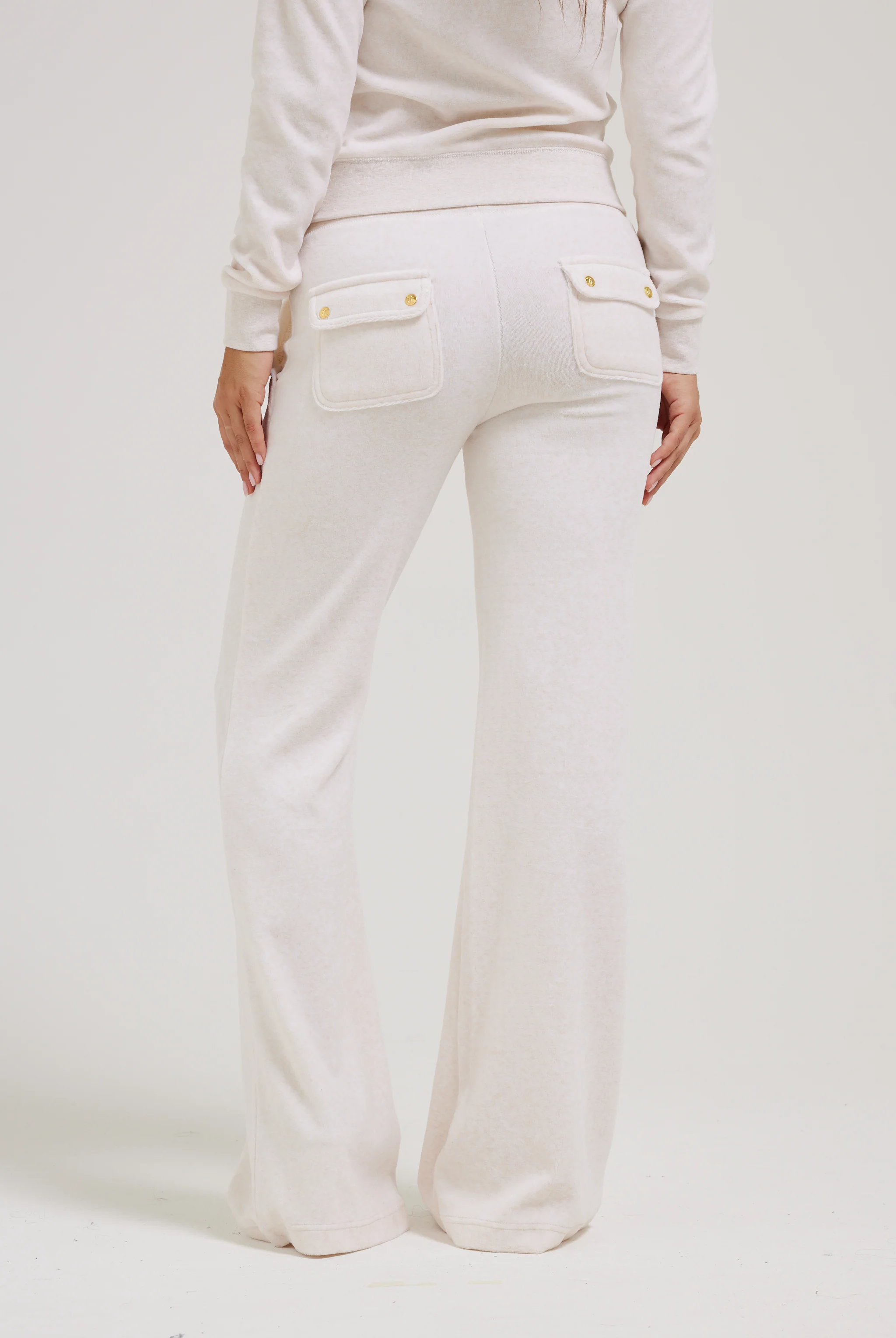 Pantalone Layla a vita bassa con tasche e dettagli in metallo dorato Beige Avena - Image 7