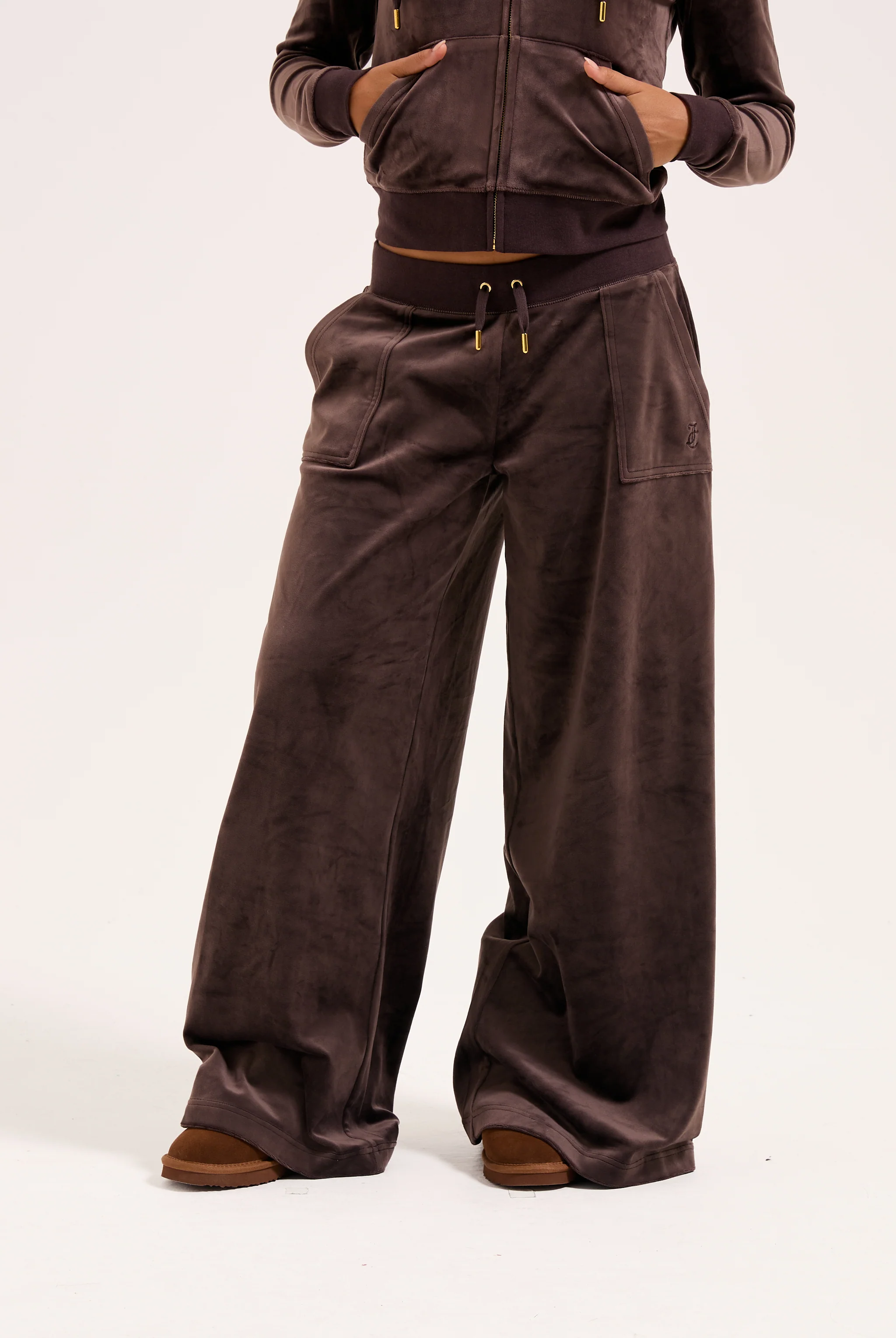 Pantalone Yuka a gamba larga con ricamo JC tono su tono e tasche Marrone - Image 3