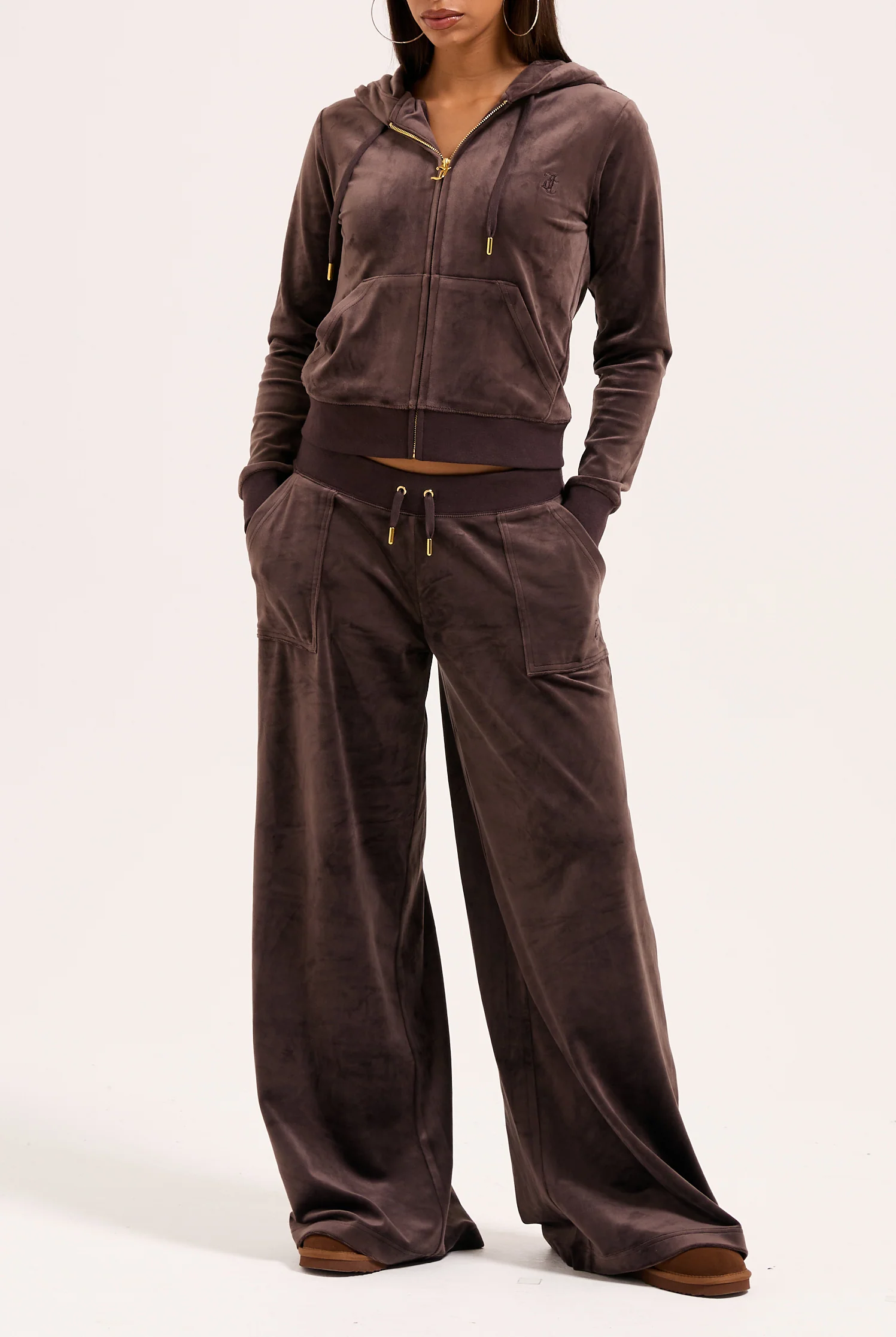 Pantalone Yuka a gamba larga con ricamo JC tono su tono e tasche Marrone - Image 5