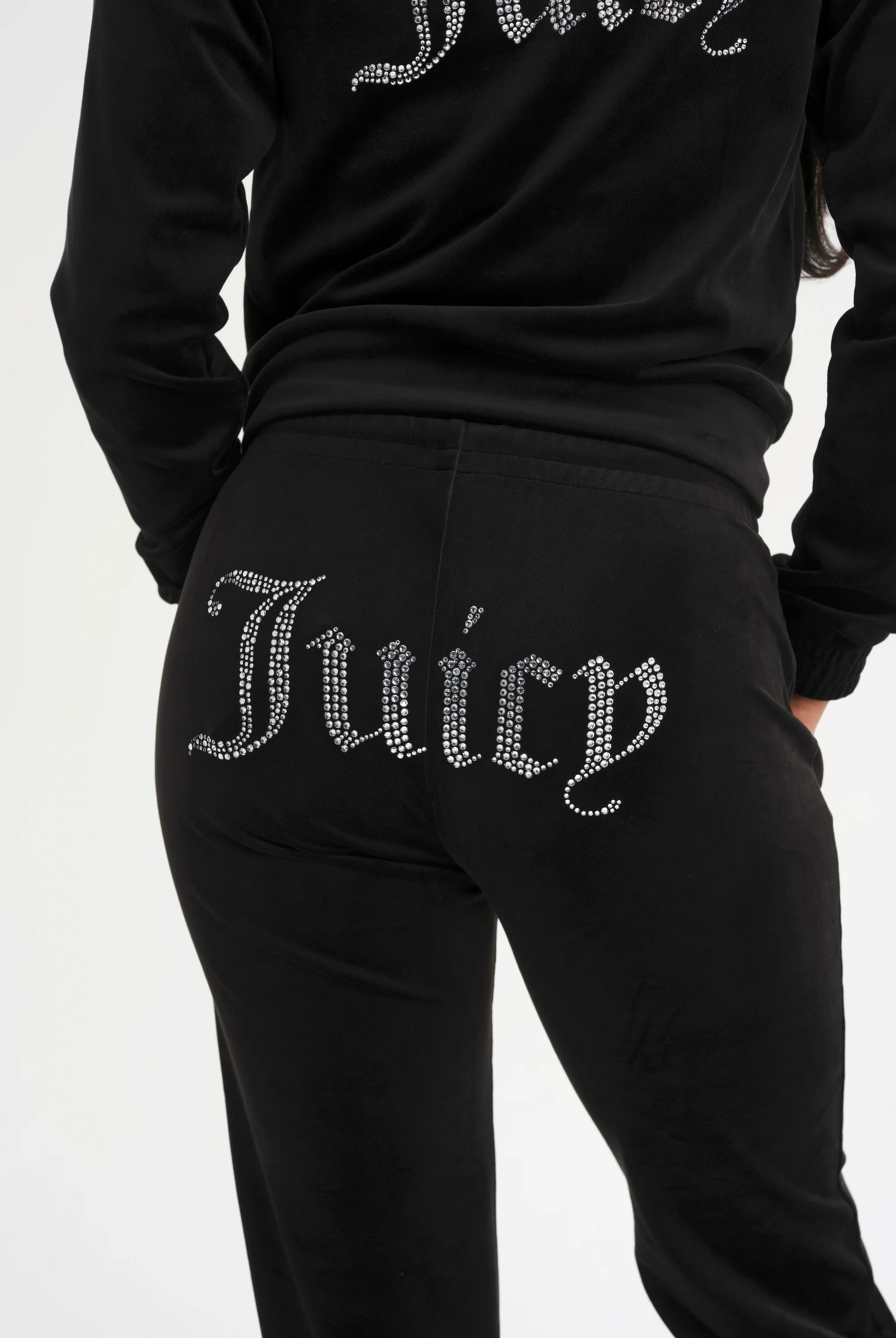 Pantaloni in velltuo Tina a vita media con logo Juicy in strass colore Nero - Image 3