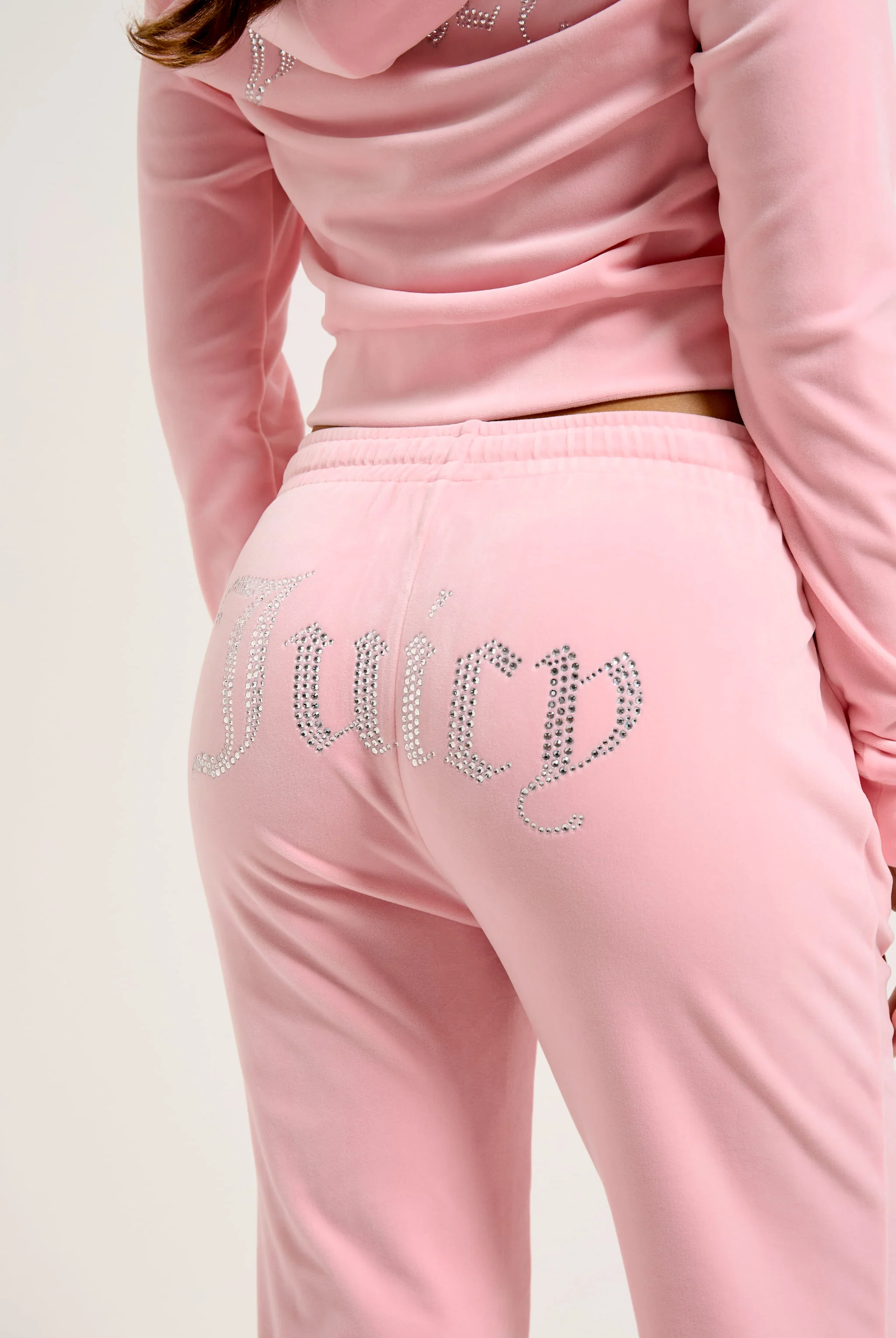 Pantaloni in velltuo Tina a vita media con logo Juicy in strass colore Rosa - Image 6