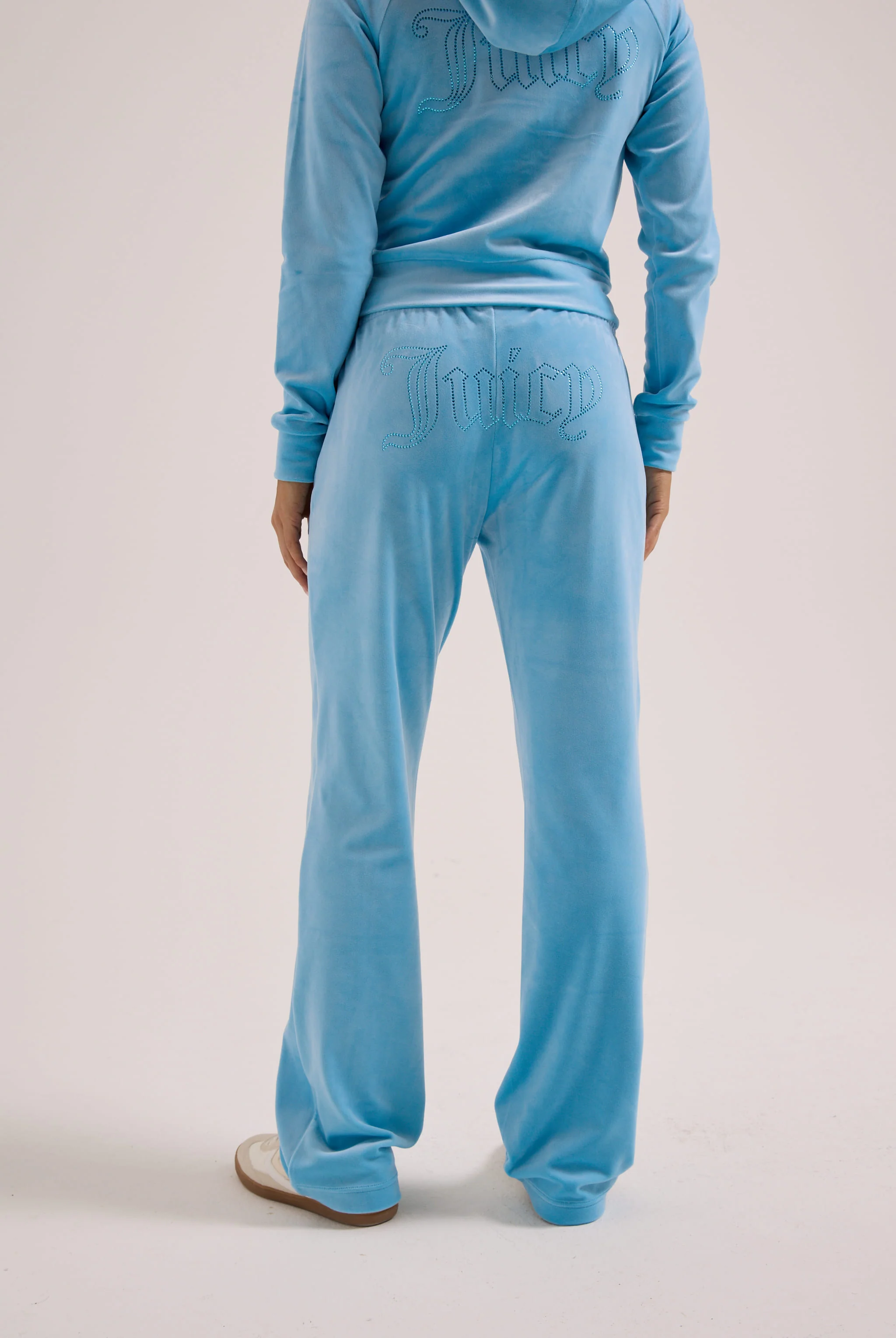 Pantaloni in velluto Tina con logo Juicy in strass tono su tono colore Celeste - Image 5