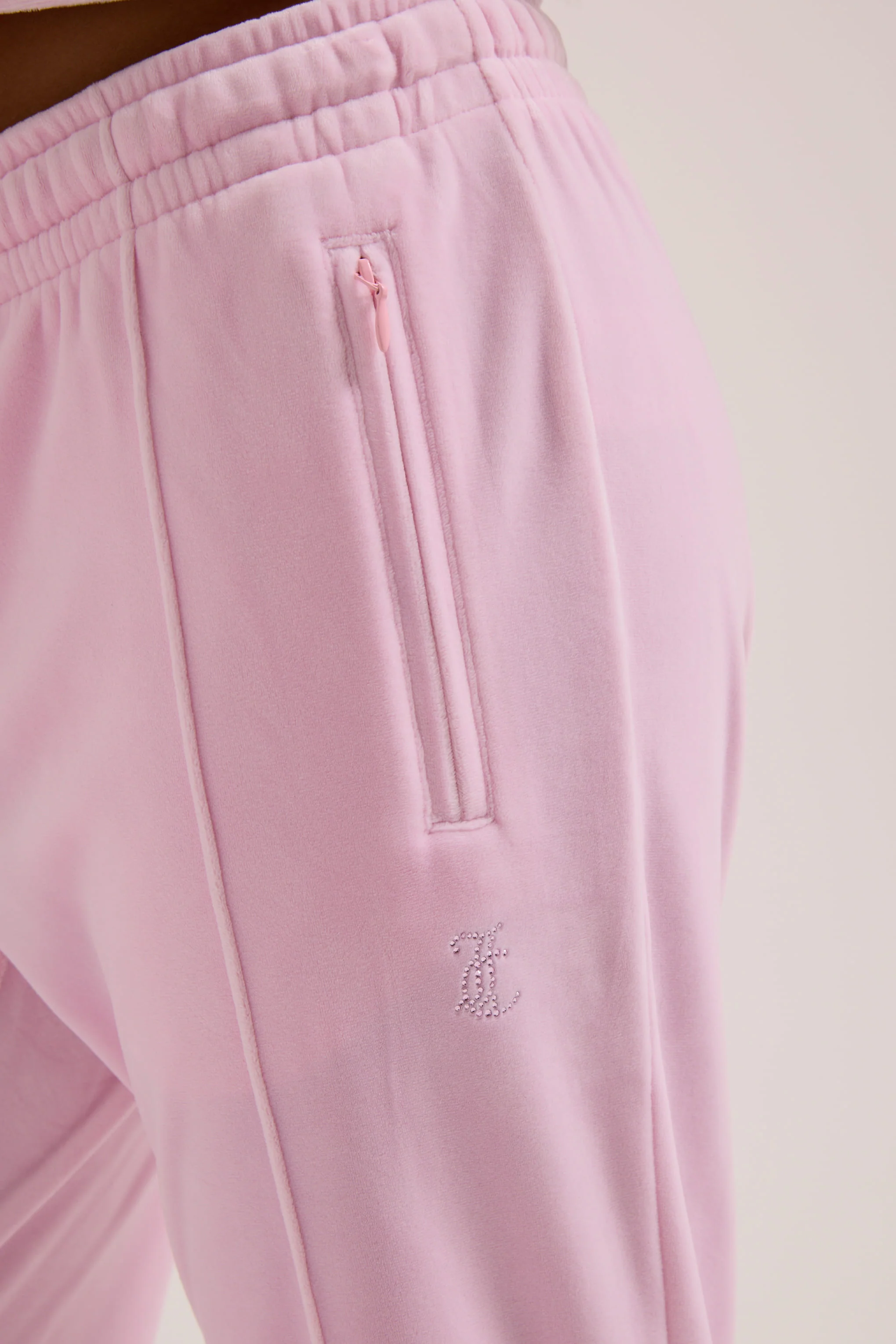 Pantaloni in velluto Tina con logo Juicy in strass tono su tono colore Rosa - Image 5