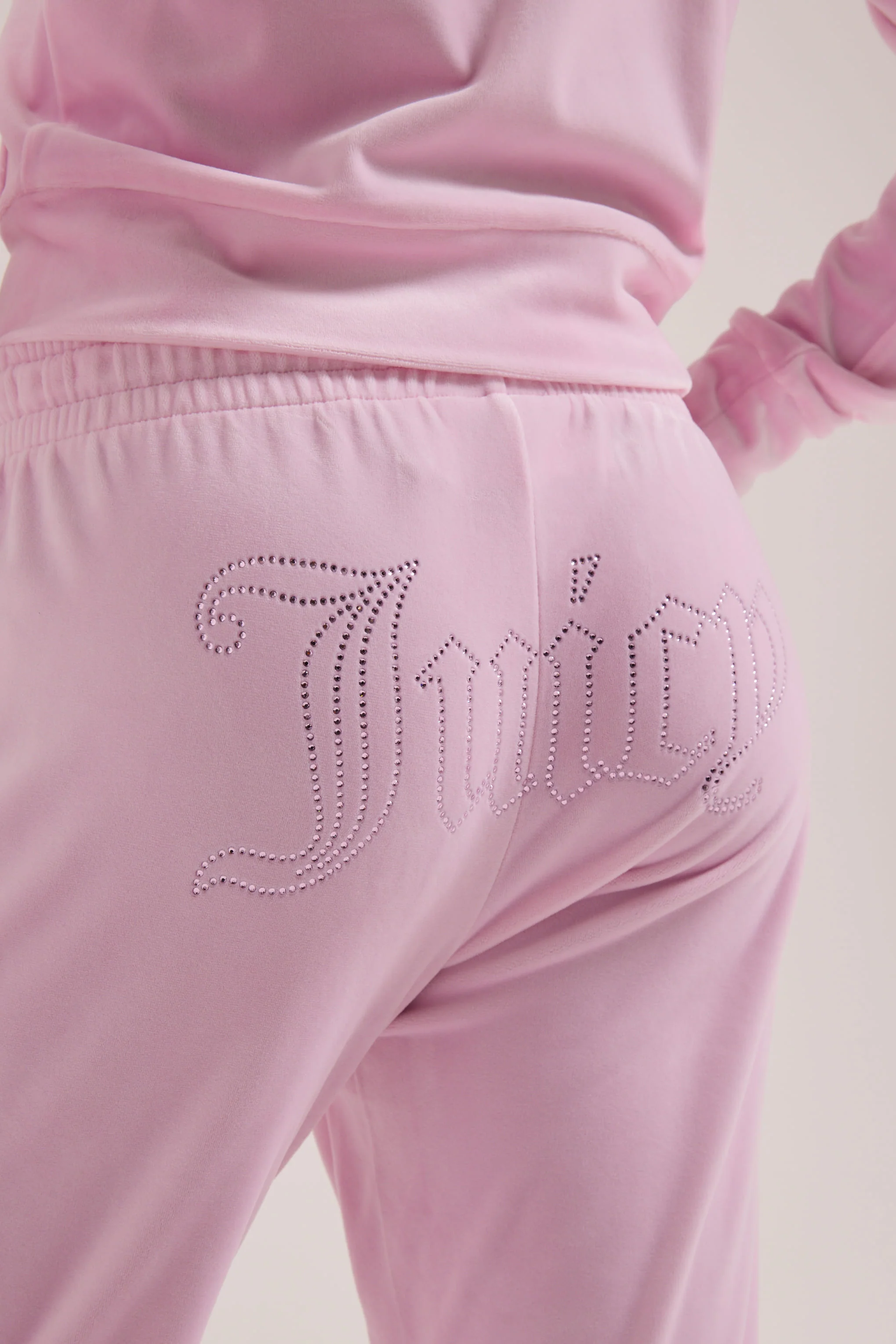 Pantaloni in velluto Tina con logo Juicy in strass tono su tono colore Rosa - Image 7