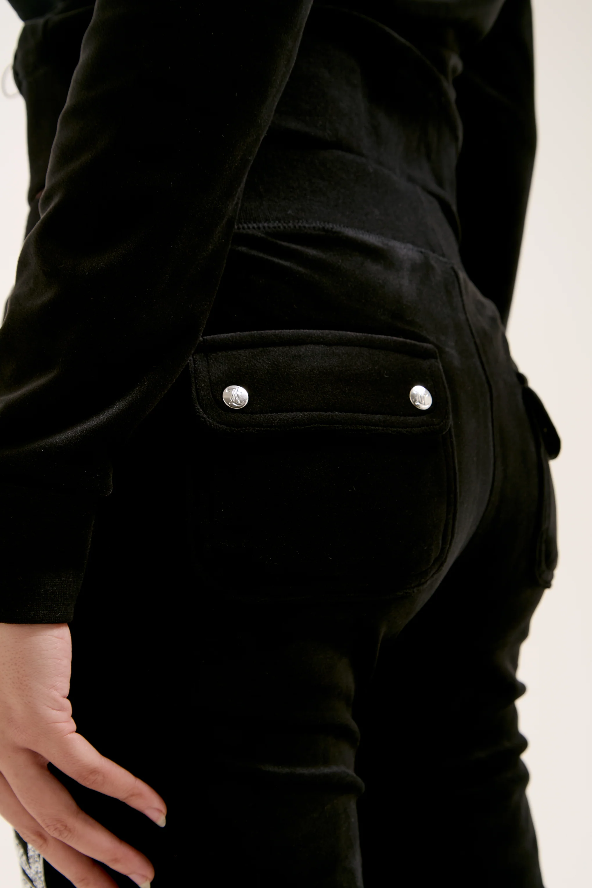 Pantaloni Layla Nero a vita bassa con logo strass - Image 7