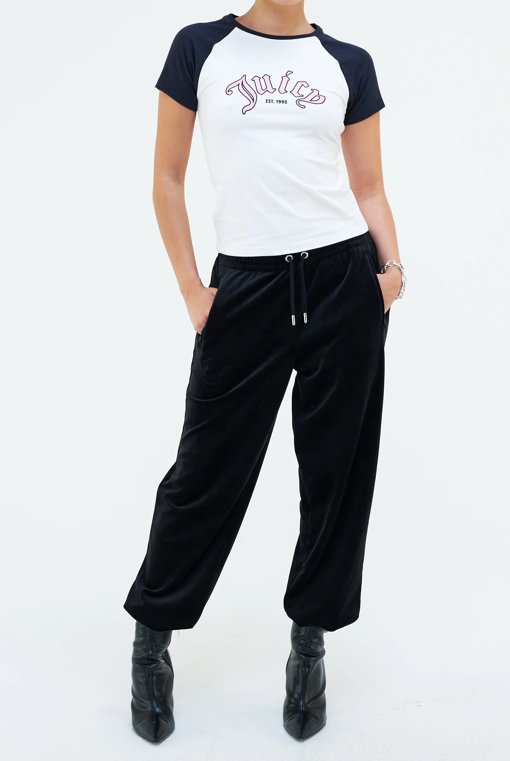 Pantaloni Lilian Nero con elastico al fondo e logo strass - Image 5