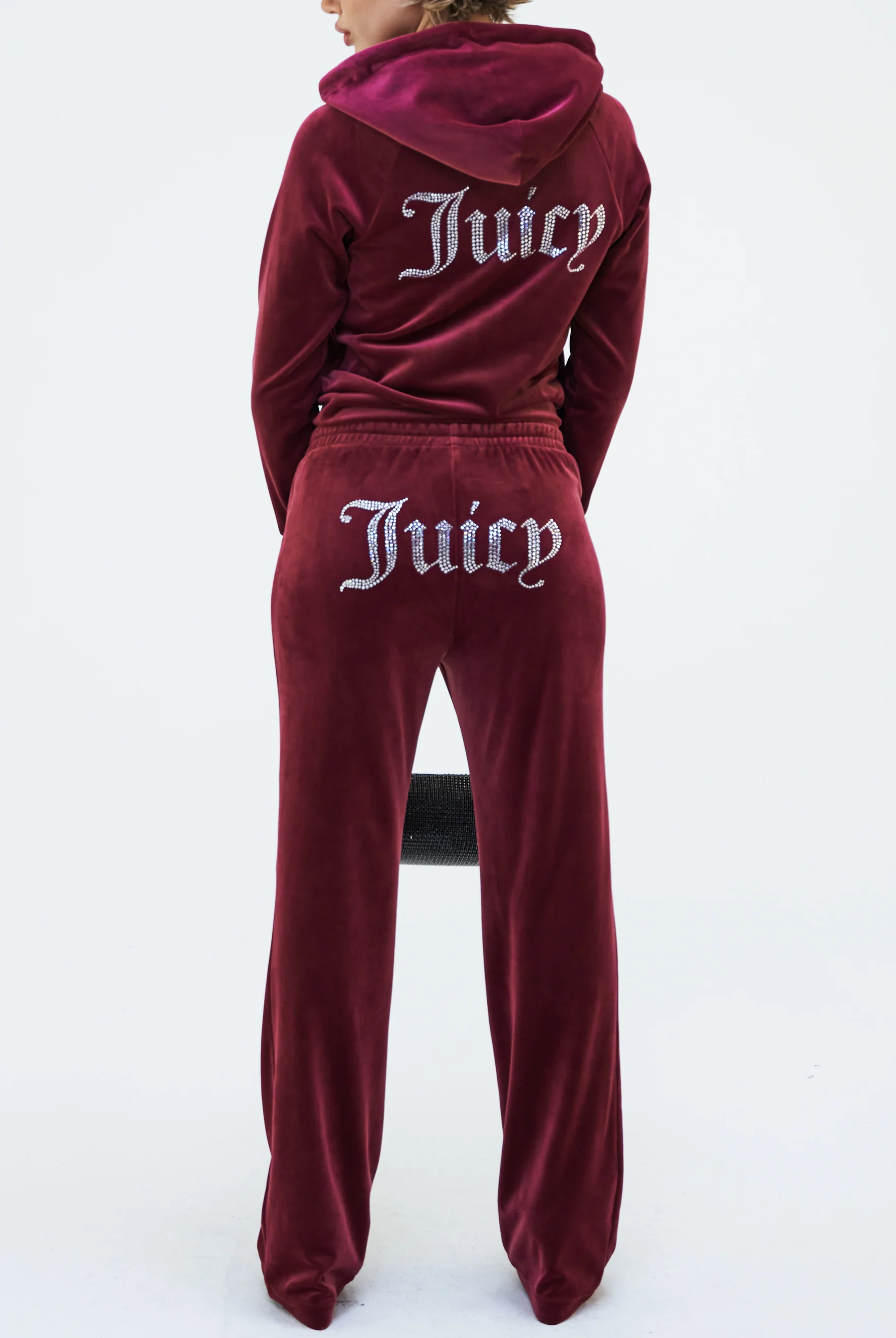 Pantaloni Tina Bordeaux con maxi logo strass - Image 4
