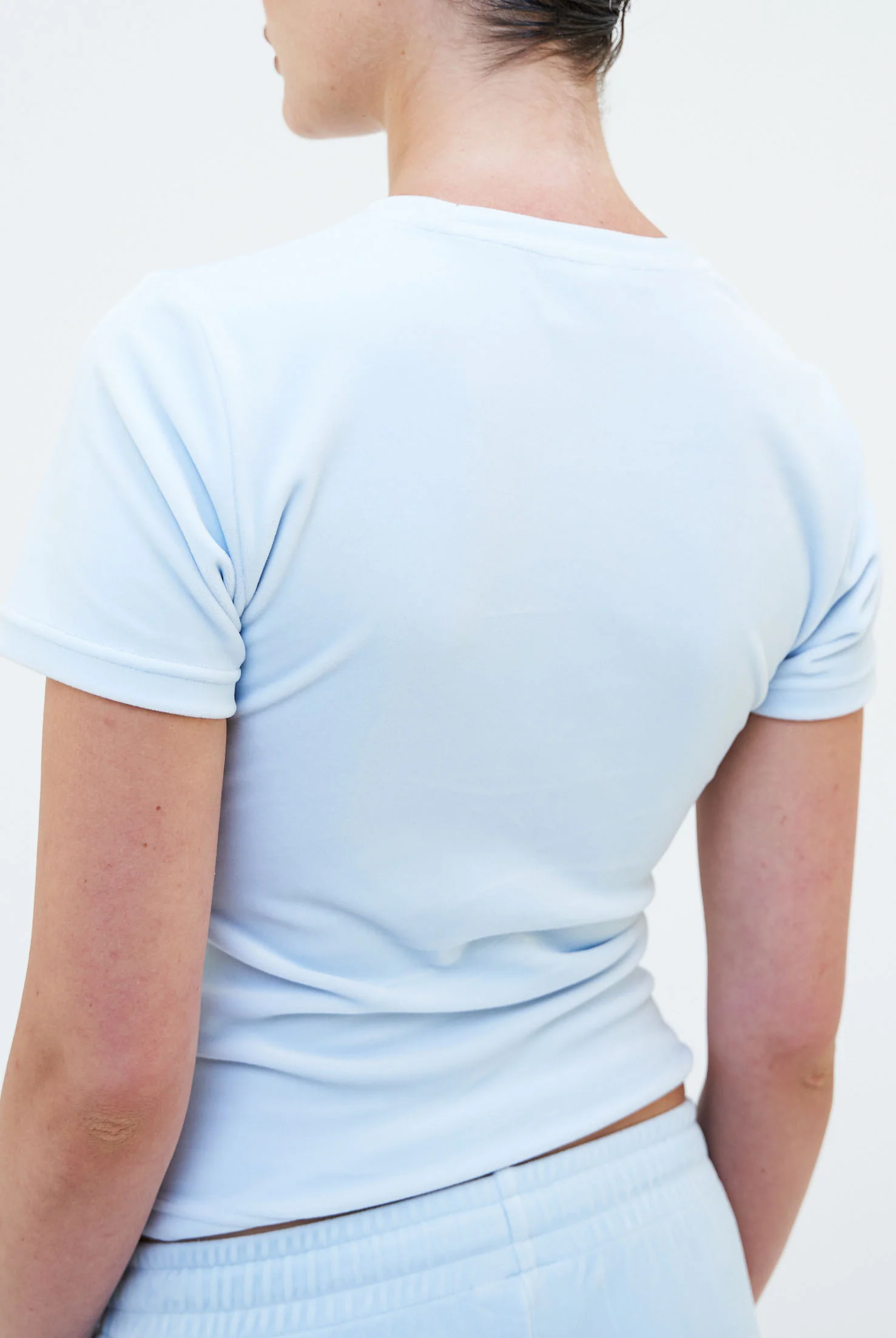 T-Shirt Taylor Celeste con logo strass - Image 4