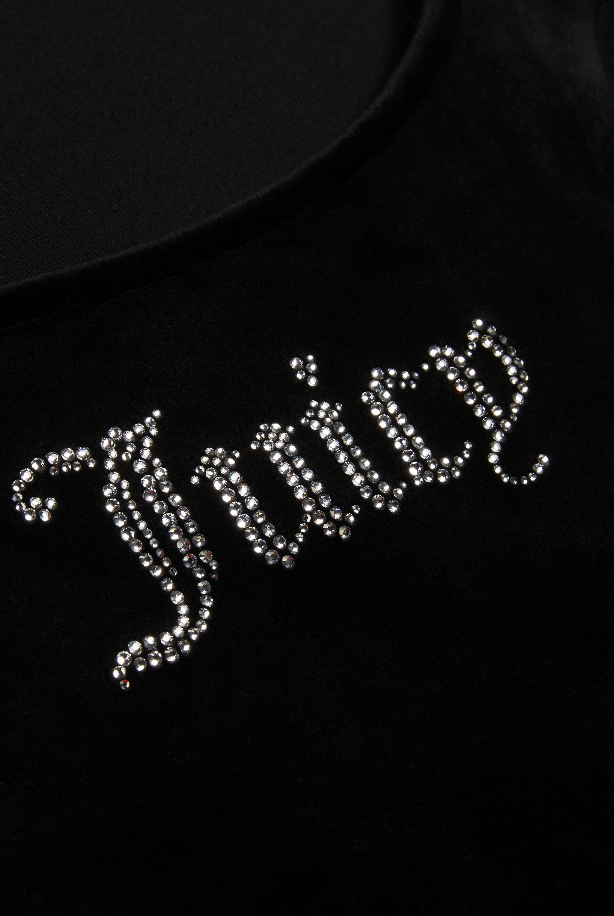 Top Juicy aderente in velluto con scollo ampio e logo in strass colore Nero - Image 5